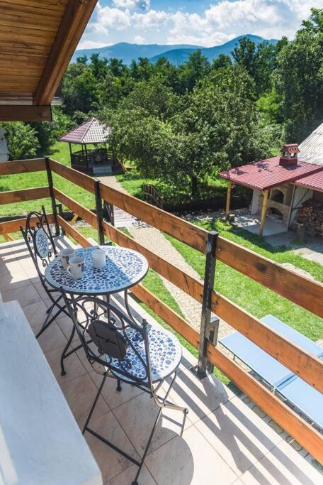 Horace Guesthouse Pool & Hot Tub & Bikes & River Dejani Exterior photo