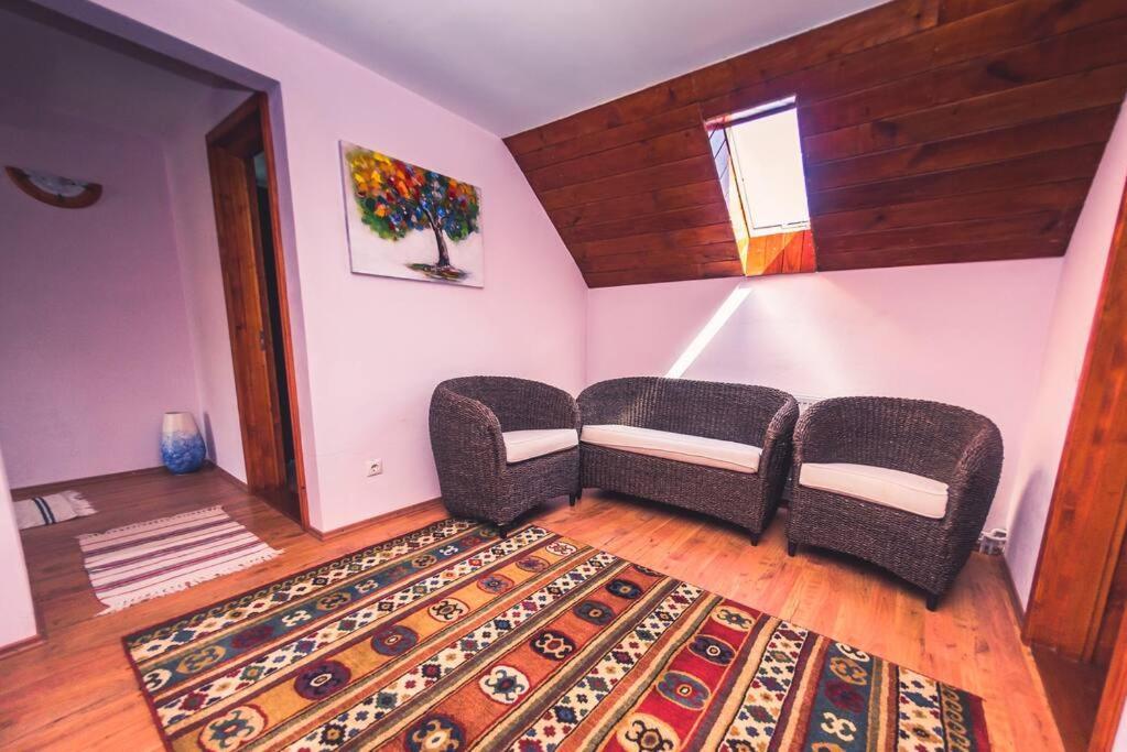 Horace Guesthouse Pool & Hot Tub & Bikes & River Dejani Exterior photo