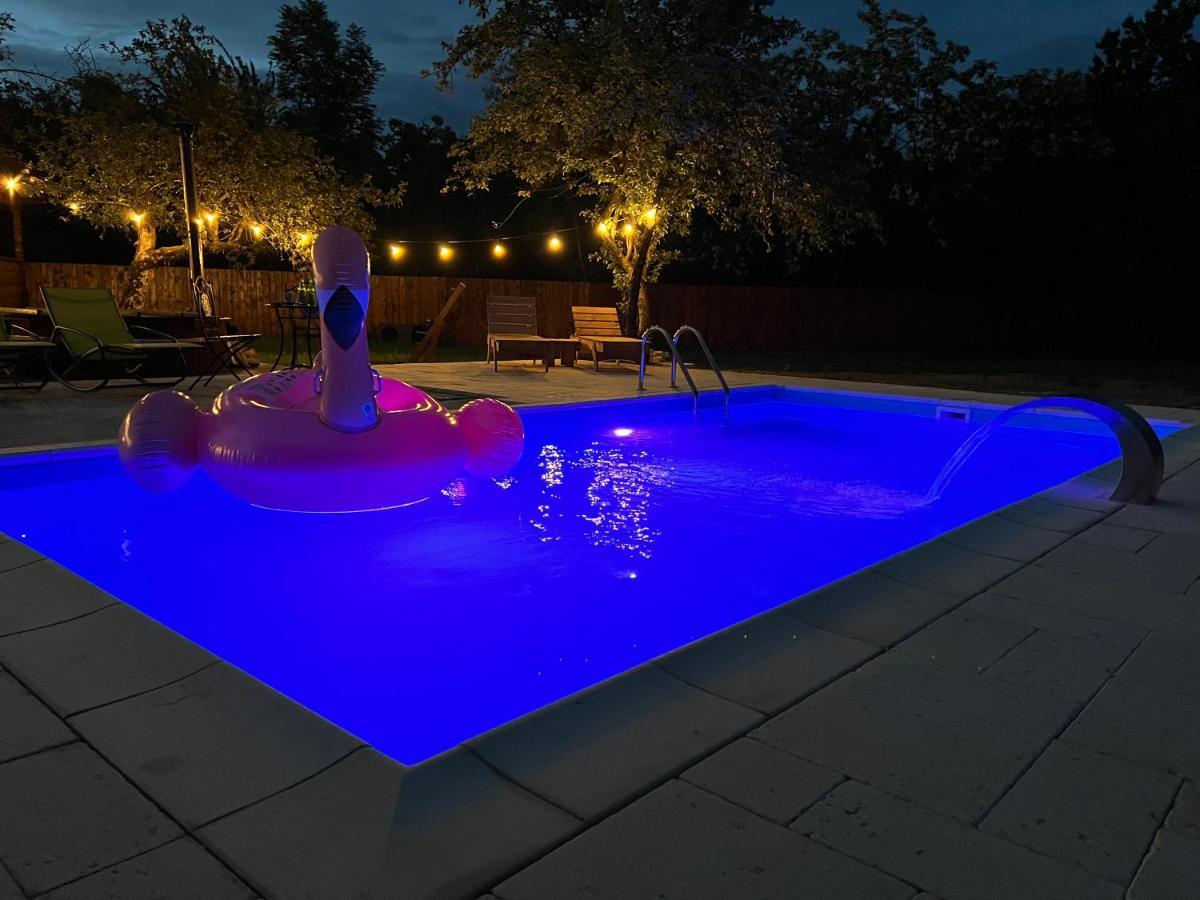 Horace Guesthouse Pool & Hot Tub & Bikes & River Dejani Exterior photo