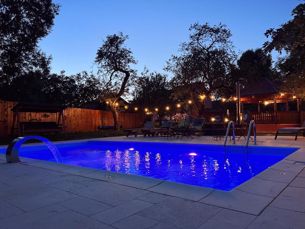 Horace Guesthouse Pool & Hot Tub & Bikes & River Dejani Exterior photo