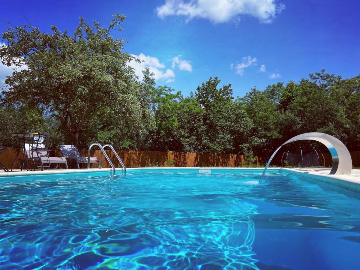 Horace Guesthouse Pool & Hot Tub & Bikes & River Dejani Exterior photo