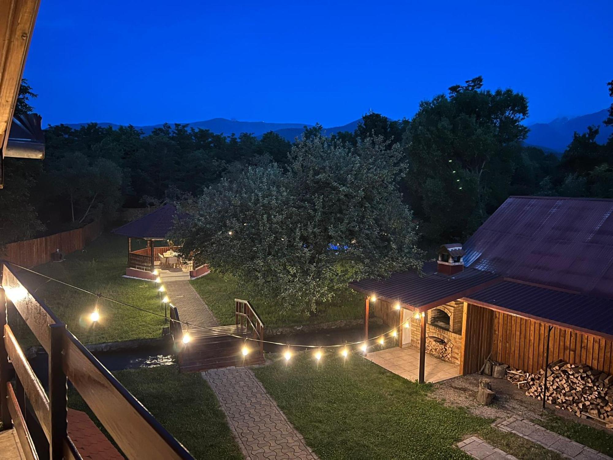 Horace Guesthouse Pool & Hot Tub & Bikes & River Dejani Exterior photo