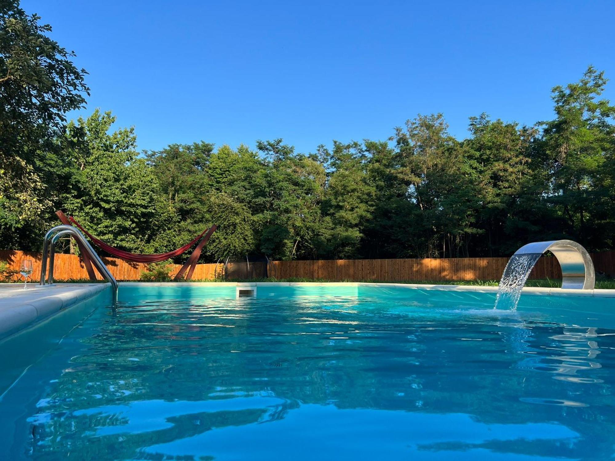Horace Guesthouse Pool & Hot Tub & Bikes & River Dejani Exterior photo